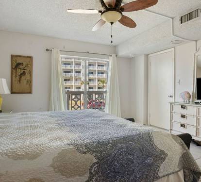 master bdrm king bed.