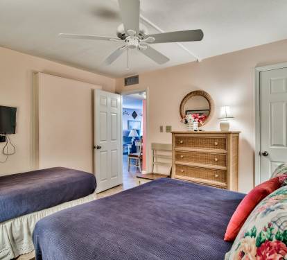El Matador 410 - Alicia J Hollis Realtor Rentals - Free Beach Chairs