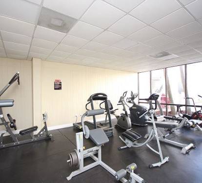 Place to workout a bit - next to the small pool.