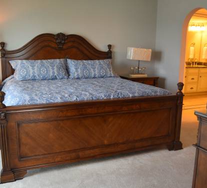 Large master bedroom - directly on the Gulf!