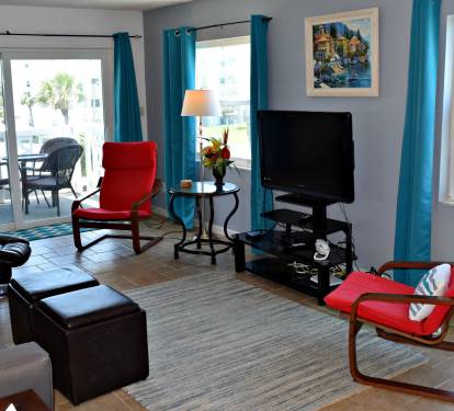 Game on? Favorite program? No worries, plenty of comfortable seating and a flat screen television.