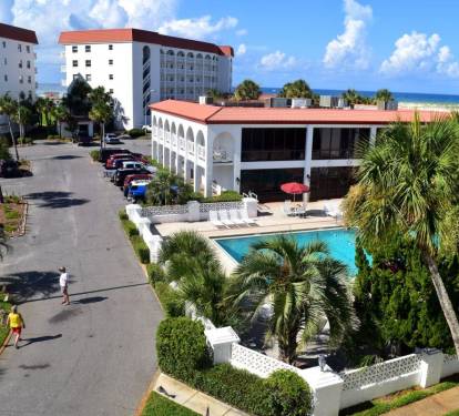 Club House Pool