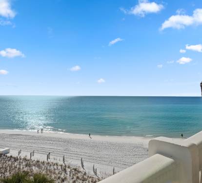 This balcony has a 90 deg view of the water, and most of all, you will see the beautiful sunrise.