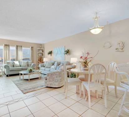 LIVING ROOM/DINING ROOM