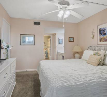 BEAUTIFUL LARGE BDRM.