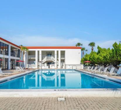Seasonally Heated Pool