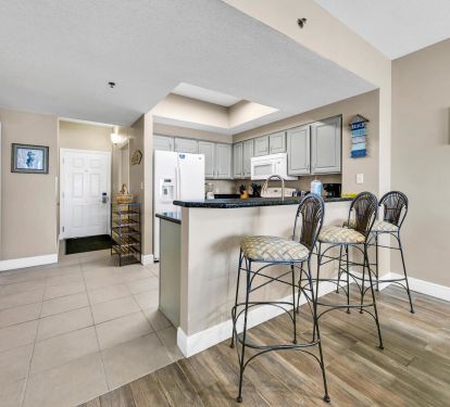 Kitchen with Breakfast Bar