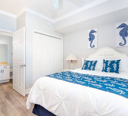 Guest bedroom with access to guest bathroom
