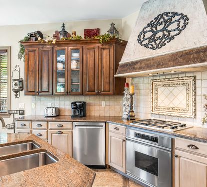 Chef's Kitchen on the 2nd floor with double stainless steel sinks, Dacor gas cook top and oven.