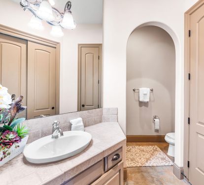 The en suite bathroom for the queen bedroom.