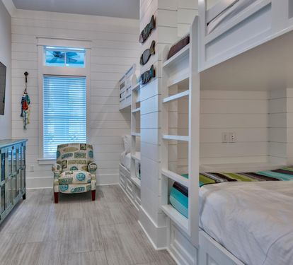1st Floor 4 Queen Bunkroom with Private Bath