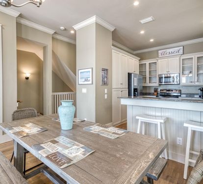 Cooking And Dining On The Beach!!   Fully stocked kitchen with granite countertops and stainless steel appliances.