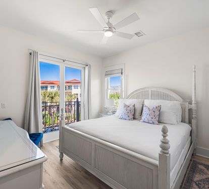 3rd Floor King Guestroom with Private Bathroom