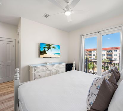 3rd Floor King Guestroom with Private Bathroom