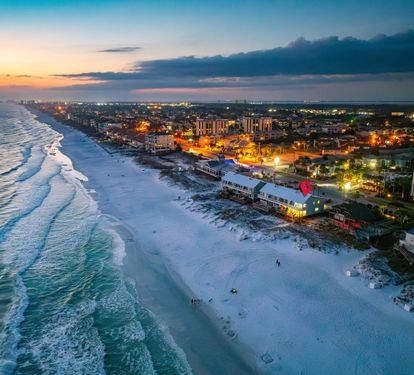 Straight vibes here! Best time to take an evening walk or chill in your beach chairs.