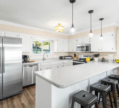 Stainless steel appliances and a breakfast bar? Now that's chef's kiss!