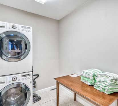 Private Washer/Dryer With Plenty of Laundry Supplies!!