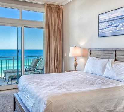 King Master Bedroom with Balcony Access, Private Bathroom