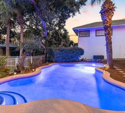 Large Private Pool!!