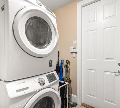 Full Size Washer and Dryer with Plenty of Laundry Supplies!!