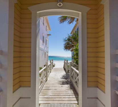 The Hollywood Street private beach access just across the street from Southern Comfort.