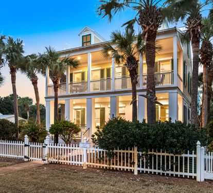 Southern Comfort is a classic coastal cottage directly across the street from the Hollywood St. beach access.