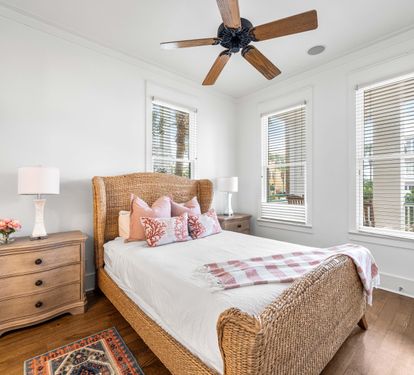 1st Floor Bedroom with Queen Bed, 32" YouTube TV, and Full Bathroom with Bathtub/Shower Combination.