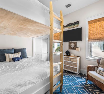 Bunkroom with queen over queen (and an optional twin trundle).   Sleeps 4