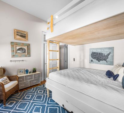 Bunkroom with queen over queen (and an optional twin trundle).   Sleeps 4
