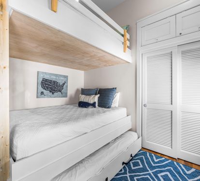 Bunkroom with queen over queen (and an optional twin trundle).   Sleeps 4