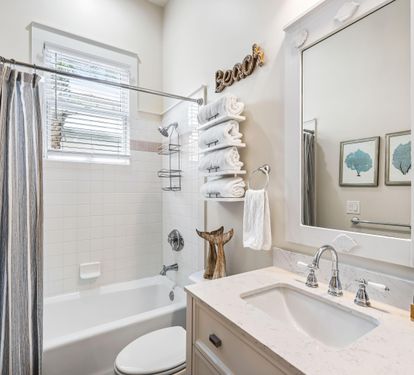 Full bathroom off the bunk bedroom with additional access from the hallway.  Linen closet stores your green & white beach towels.