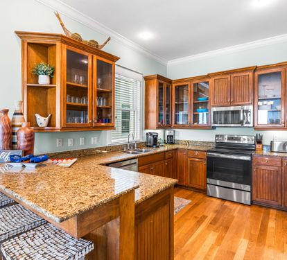 Fully Stocked Kitchen with Everything You Need!!.