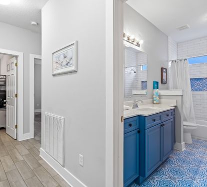 Another view from the hallway of the bathroom for the queen bedroom with a bathtub/shower combination.