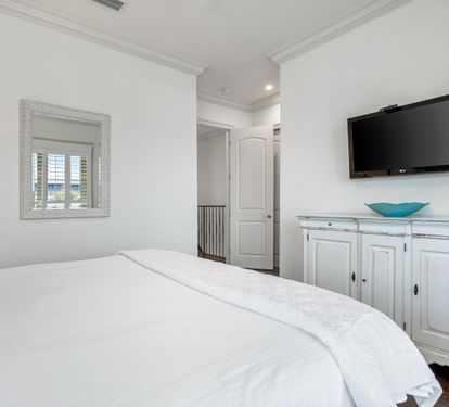 3rd Floor King Bedroom with Private Bathroom