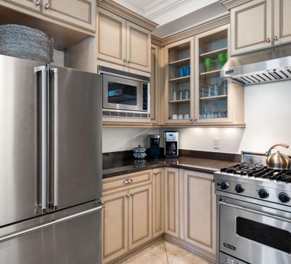 Fully Stocked Kitchen with Viking Appliances