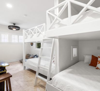 1st Floor Bunkroom with 4 Queen Beds, Gaming System, Flat Screen Television