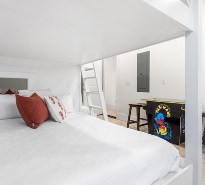 1st Floor Bunkroom with 4 Queen Beds, Gaming System, Flat Screen Television