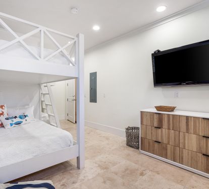 1st Floor Bunkroom with 4 Queen Beds, Gaming System, Flat Screen Television