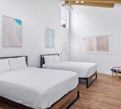 Double queen bedroom with en suite bathroom and shower/tub combination. Bedroom #3