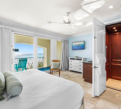 Private Elevator Services all 3 Floors, First Floor King Bedroom Gulf Views All Day!! 43" Cable TV & Wet Bar with Beverage Cooler & Keurig with KCup Set-Up