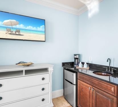 Wet Bar with Beverage Cooler & Keurig with Coffee Set-Up. 43" TV with Cable in this King Bedroom Overlooking the Splash Pool and Gulf.