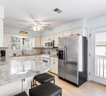 Newly remodeled Kitchen with Bar Seating for 4