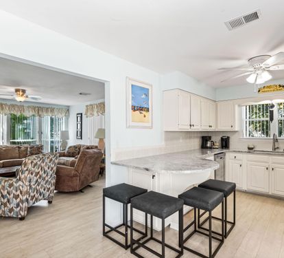 Newly remodeled Kitchen with Bar Seating for 4