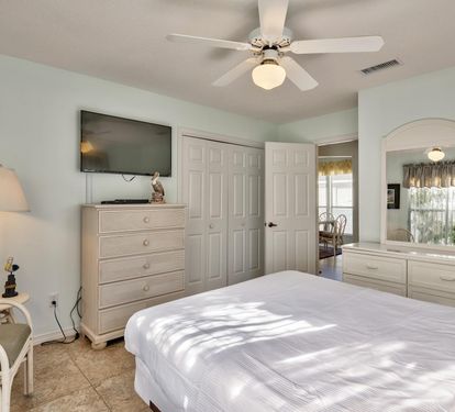 1st Floor Queen Bedroom