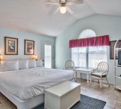 King Master Bedroom, Private Bathroom, Balcony Access