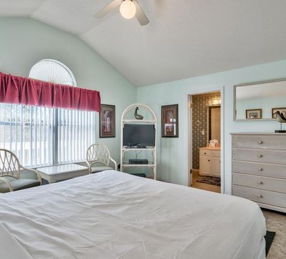 King Master Bedroom, Private Bathroom, Balcony Access
