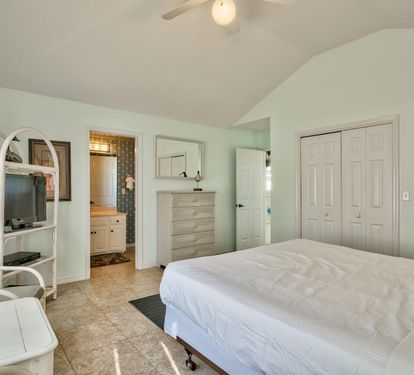 King Master Bedroom, Private Bathroom, Balcony Access