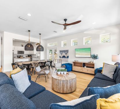 Open Floor Plan so the Chef can see the Crew!!