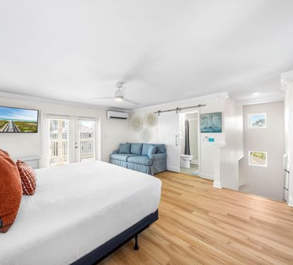 Third Floor King Bedroom En-Suite