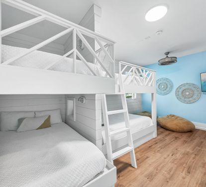 Kiddos and Adults will Love These 4 Custom Queen Beds!! 50" Smart TV